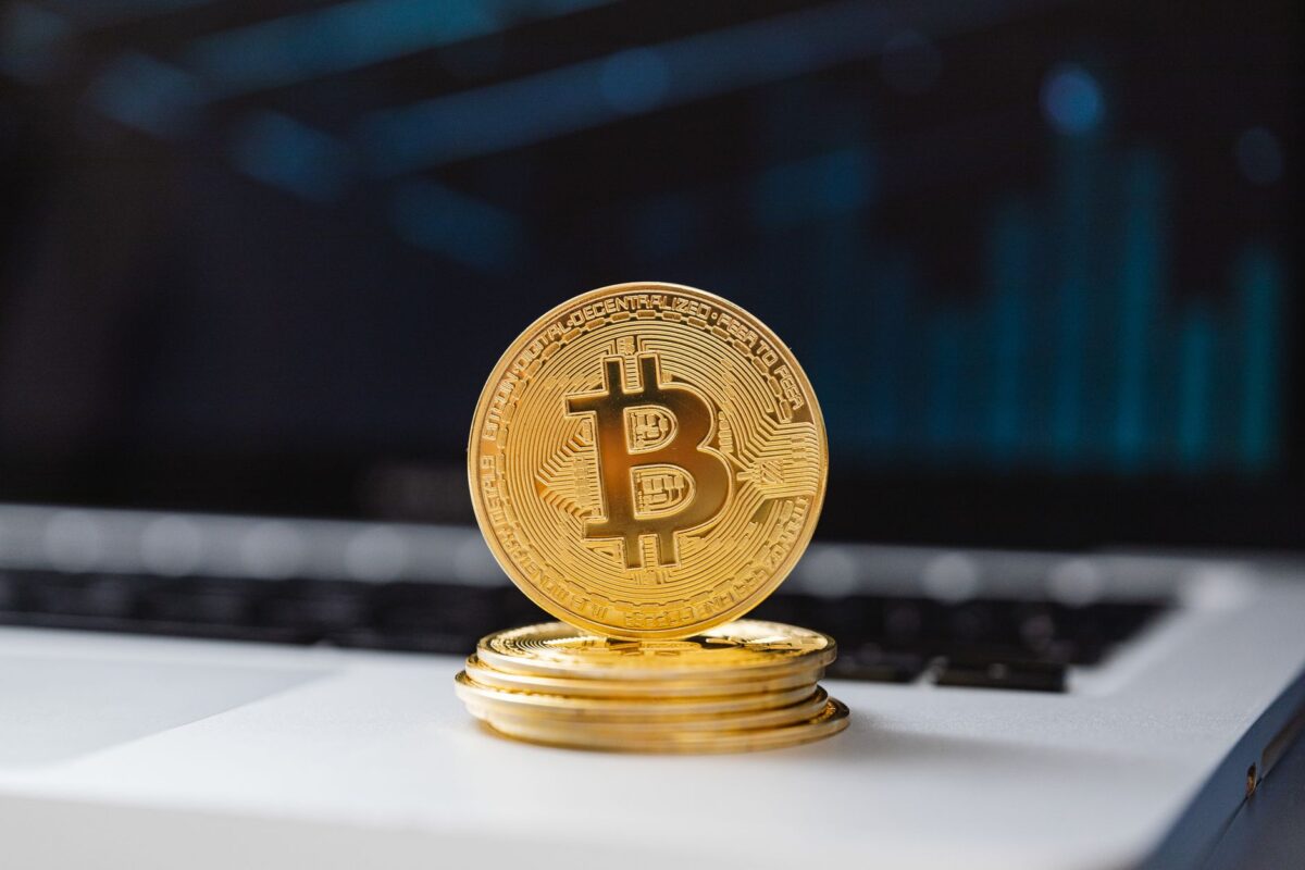 Bitcoin sous les 85 000 $ : sorties des ETF, bitcoins saisis transférés… que se passe-t-il en octobre ?
