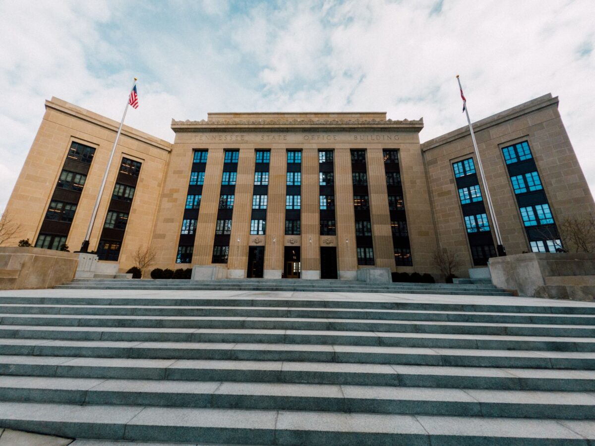 Inflation américaine à 3,7 % : pourquoi les cryptomonnaies plient face à la Fed